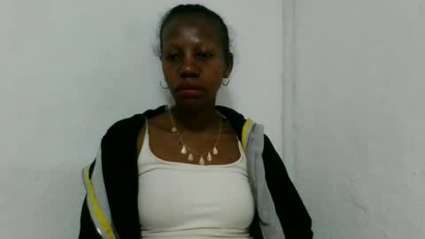 Snapshot of edwige770943 chatting on July 3, 3:24 am edwige770943 online show from July 3, 3:24 am