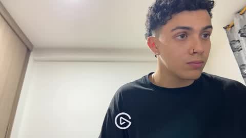 Snapshot of edwisalvatore chatting on December 3, 5:42 am edwisalvatore online show from December 3, 5:42 am