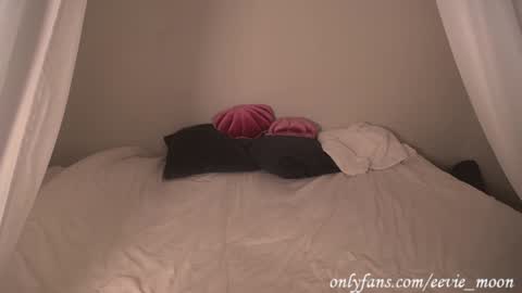 Snapshot of eevie_moon chatting on January 17, 5:21 am eevie online show from January 17, 5:21 am