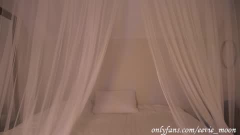 Snapshot of eevie_moon chatting on February 28, 7:37 am eevie online show from February 28, 7:37 am