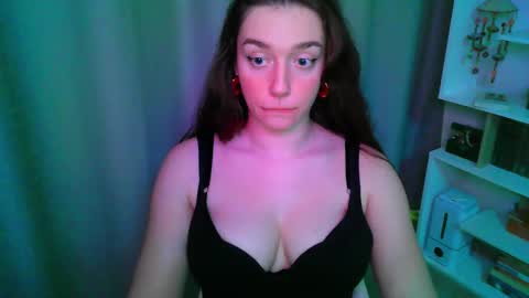 Snapshot of effie_balconii chatting on October 5, 1:42 pm effie_balconii online show from October 5, 1:42 pm