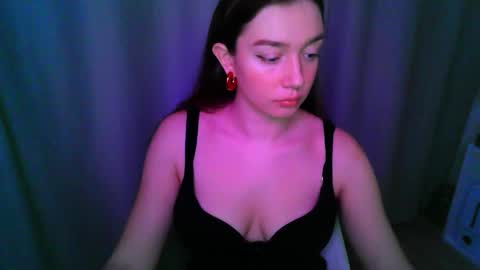 Snapshot of effie_balconii chatting on November 16, 1:49 pm effie_balconii online show from November 16, 1:49 pm