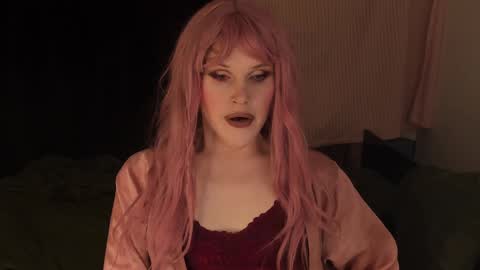 Snapshot of effiemur chatting on December 2, 3:58 pm Effie Mur online show from December 2, 3:58 pm