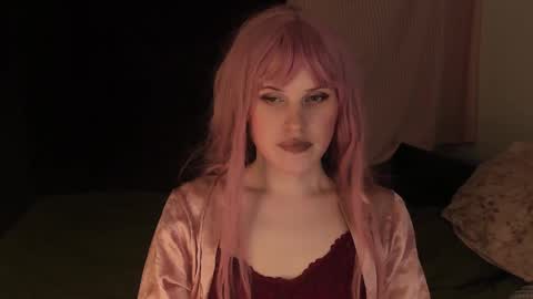 Snapshot of effiemur chatting on December 10, 5:22 pm Effie Mur online show from December 10, 5:22 pm