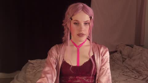 Snapshot of effiemur chatting on December 11, 6:20 pm Effie Mur online show from December 11, 6:20 pm