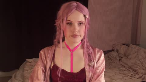 Snapshot of effiemur chatting on December 11, 9:23 pm Effie Mur online show from December 11, 9:23 pm