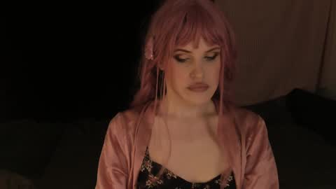 Snapshot of effiemur chatting on December 27, 3:26 pm Effie Mur online show from December 27, 3:26 pm