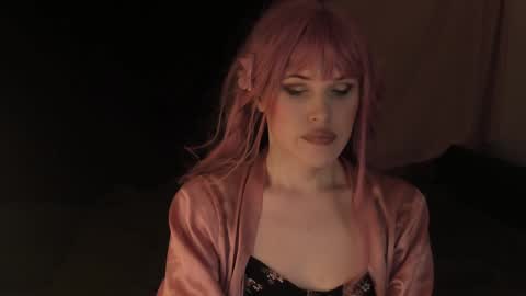 Snapshot of effiemur chatting on December 28, 3:15 pm Effie Mur online show from December 28, 3:15 pm