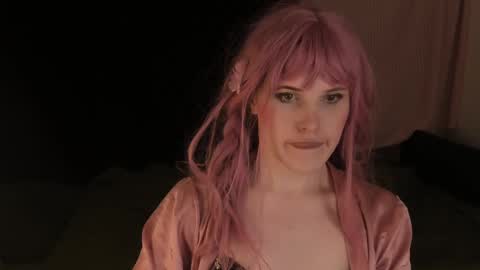 Snapshot of effiemur chatting on December 28, 6:18 pm Effie Mur online show from December 28, 6:18 pm