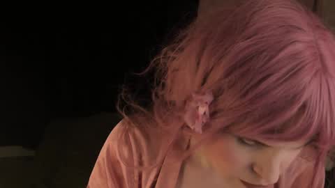 Snapshot of effiemur chatting on December 29, 3:03 pm Effie Mur online show from December 29, 3:03 pm