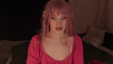 Snapshot of effiemur chatting on January 3, 2:32 am Effie Mur online show from January 3, 2:32 am