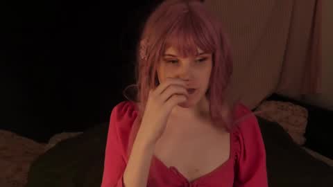 Snapshot of effiemur chatting on January 3, 3:01 pm Effie Mur online show from January 3, 3:01 pm