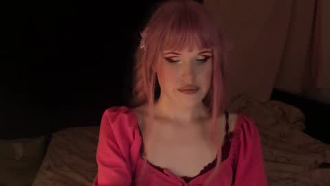 Snapshot of effiemur chatting on January 7, 6:16 am Effie Mur online show from January 7, 6:16 am