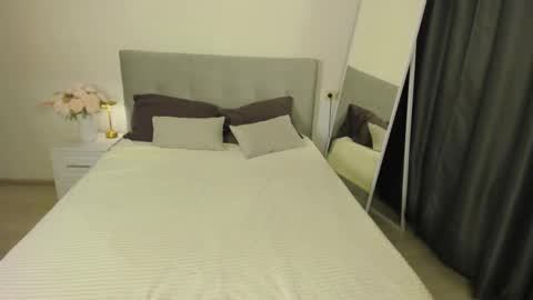 Snapshot of effiemur chatting on December 1, 10:31 am Effie Mur online show from December 1, 10:31 am