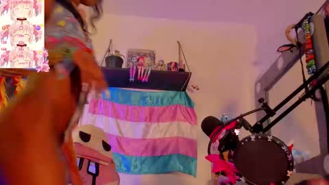 Snapshot of effy_marinn chatting on October 6, 9:07 am effy_marinn online show from October 6, 9:07 am