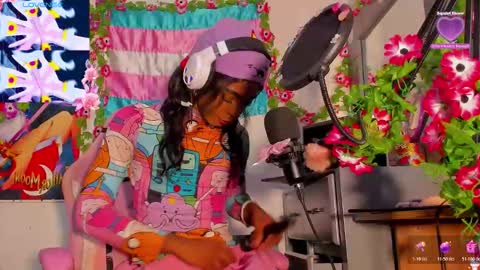 Snapshot of effy_marinn chatting on October 21, 2:51 pm effy_marinn online show from October 21, 2:51 pm