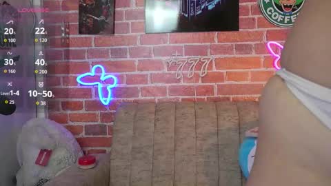 Snapshot of effystone777 chatting on October 28, 1:58 pm effystone777 online show from October 28, 1:58 pm