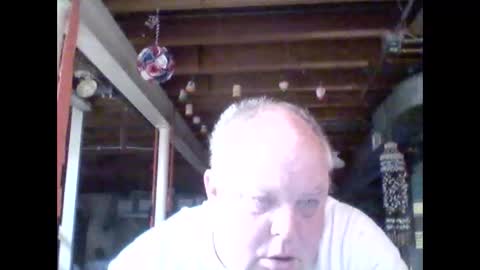 Snapshot of efriff chatting on June 10, 12:04 pm efriff online show from June 10, 12:04 pm