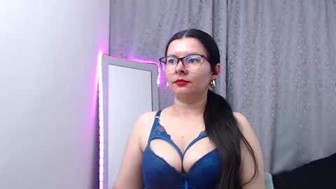 Snapshot of eileenqueen23 chatting on November 27, 5:04 pm Eileen online show from November 27, 5:04 pm