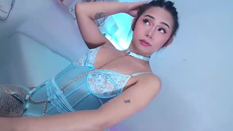 Snapshot of eilleh_loure chatting on October 27, 12:42 pm Eilleh online show from October 27, 12:42 pm