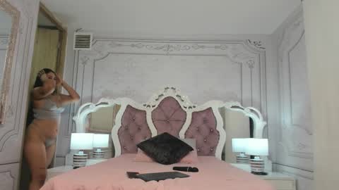 eimy_grey4u online show from February 3, 11:32 pm