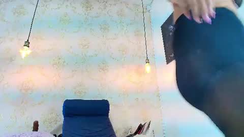 Eimy online show from June 18, 8:35 pm
