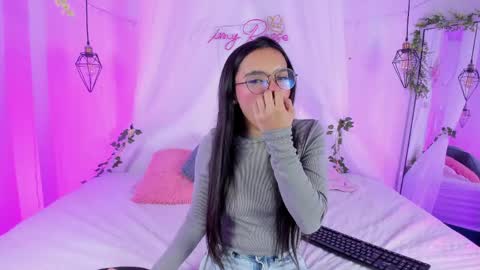 eimy_rosse18 online show from April 27, 1:09 pm