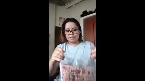 eimy_saenzz online show from April 10, 7:07 pm