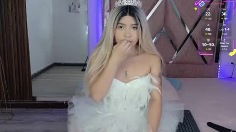 eimyaniston cute online show from October 31, 11:44 am