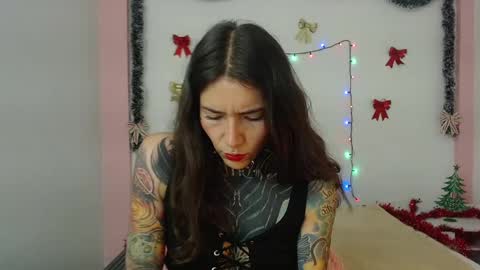 Snapshot of eimytatto_ chatting on December 5, 11:49 am Carla online show from December 5, 11:49 am