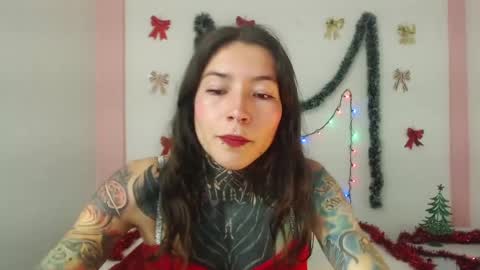Snapshot of eimytatto_ chatting on December 16, 10:24 pm Carla online show from December 16, 10:24 pm