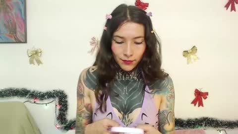 Snapshot of eimytatto_ chatting on December 27, 1:50 pm Carla online show from December 27, 1:50 pm