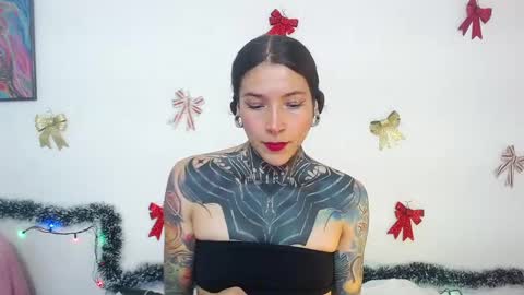Snapshot of eimytatto_ chatting on January 2, 9:39 pm Carla online show from January 2, 9:39 pm