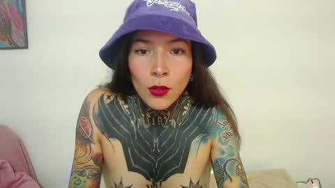 Snapshot of eimytatto_ chatting on January 8, 6:52 pm Carla online show from January 8, 6:52 pm