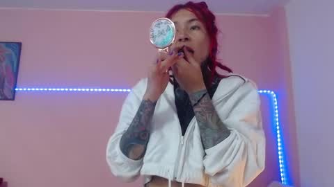 Snapshot of eimytatto_ chatting on March 1, 6:43 pm Carla online show from March 1, 6:43 pm