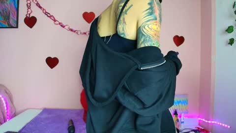 Snapshot of eimytatto_ chatting on September 23, 10:57 pm Carla online show from September 23, 10:57 pm