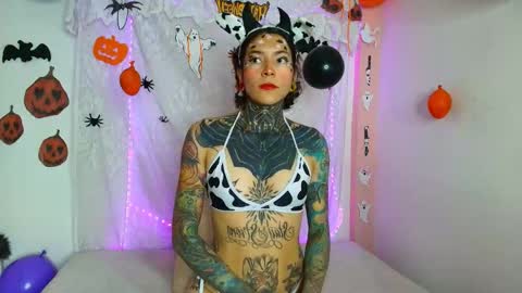 Snapshot of eimytatto_ chatting on October 4, 1:47 am Carla online show from October 4, 1:47 am