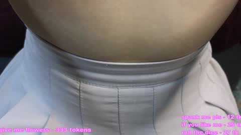 Snapshot of eipril_blushhh chatting on December 19, 2:02 pm Eipril online show from December 19, 2:02 pm
