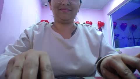 Snapshot of eireneninon chatting on December 4, 12:41 am Eirene online show from December 4, 12:41 am