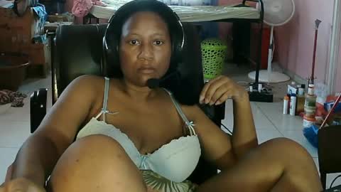 Eirondra Valeen online show from April 25, 5:43 pm