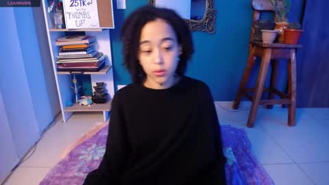 Snapshot of ela_0 chatting on October 28, 7:23 am Ela Help me reach 100 thumbs up online show from October 28, 7:23 am