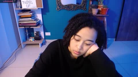 Snapshot of ela_0 chatting on October 28, 11:51 pm Ela Help me reach 100 thumbs up online show from October 28, 11:51 pm