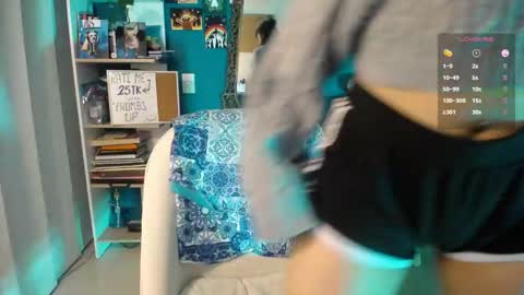 Snapshot of ela_0 chatting on November 10, 1:04 am Ela Help me reach 100 thumbs up online show from November 10, 1:04 am