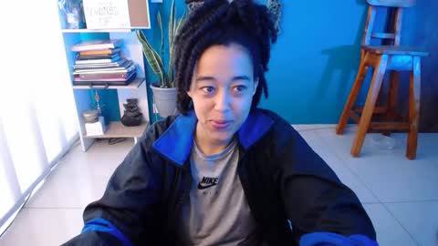 Snapshot of ela_0 chatting on November 19, 11:43 am Ela Help me reach 100 thumbs up online show from November 19, 11:43 am