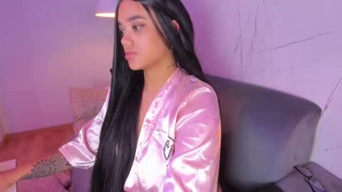 Snapshot of ela_endezz chatting on March 5, 3:51 pm online show from March 5, 3:51 pm