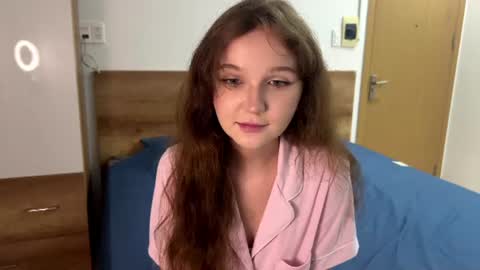 Snapshot of ela_wish chatting on June 22, 6:38 pm Ela online show from June 22, 6:38 pm