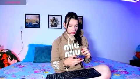 Snapshot of elaia_franc chatting on November 14, 7:12 pm Elaia franco online show from November 14, 7:12 pm