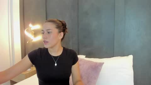 E L A I A online show from July 30, 7:02 pm