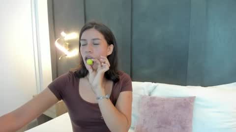 E L A I A online show from August 6, 7:27 pm