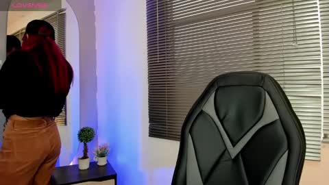 Snapshot of elaia_muller chatting on February 17, 1:10 pm Elaia online show from February 17, 1:10 pm